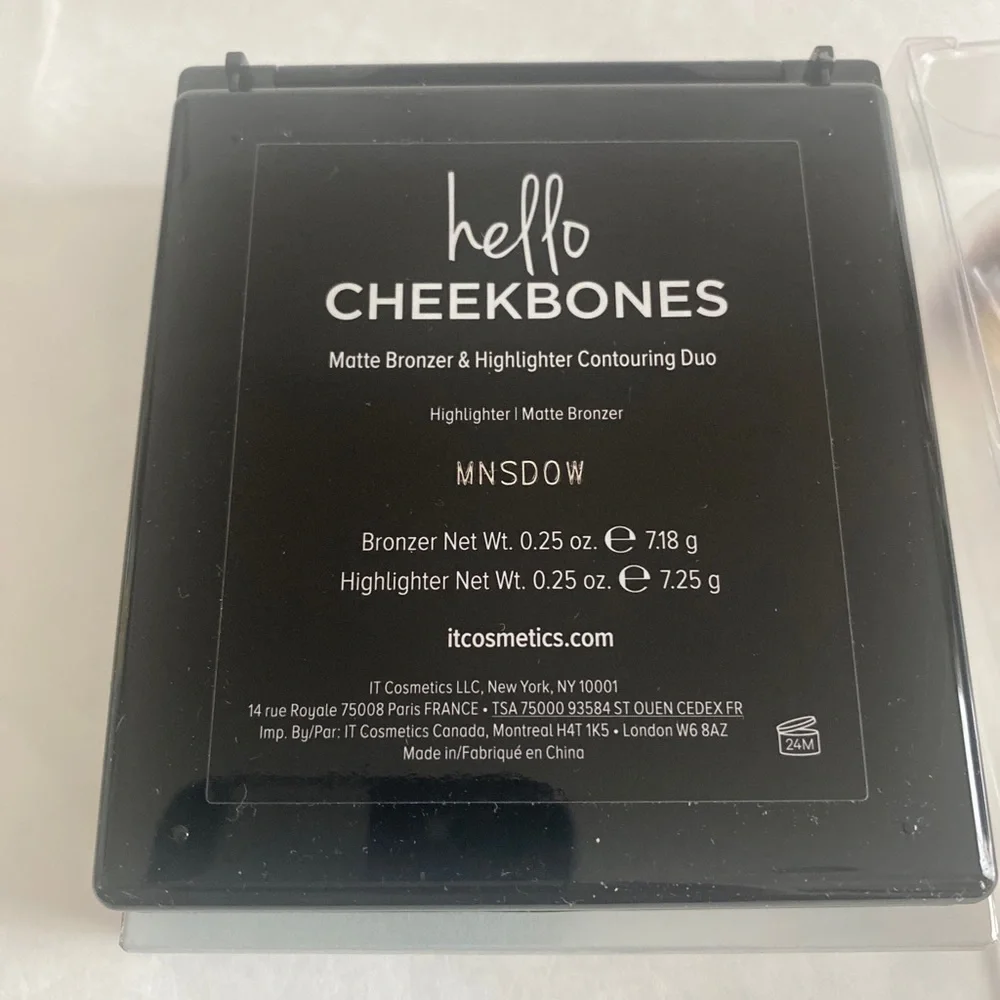 IT COSMETICS Hello Cheekbones Bronzer Highlighter & Heavenly Brush #19 $83